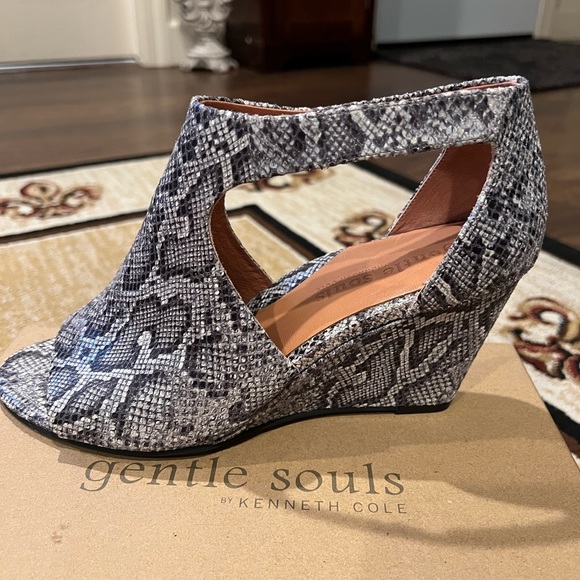 Kenneth Cole - Picture 4 of 12